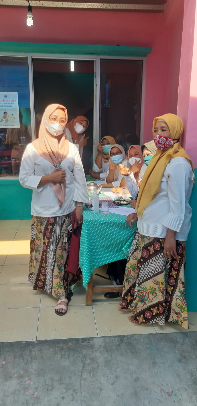 PELAYANAN VAKSIN KELUARGA DI KAMPUNG KB